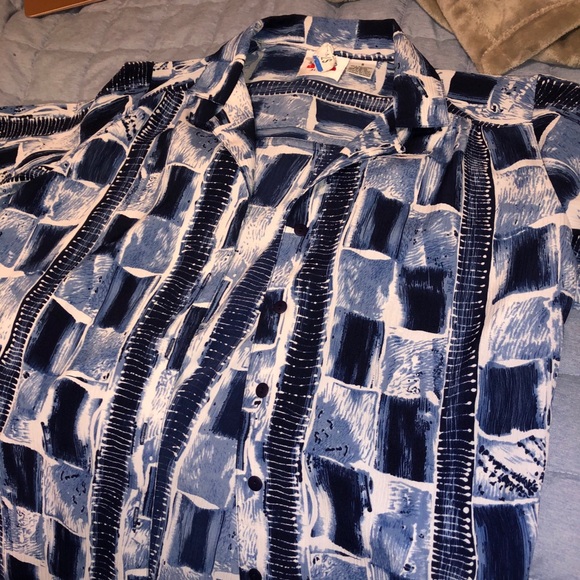 Blue Hawaiian style button up - Picture 2 of 3